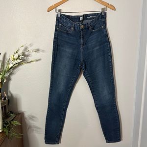 HIGH RISS ANKLE SKINNY